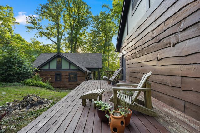 222 Mount Crest Drive, Johnson City, TN 37601