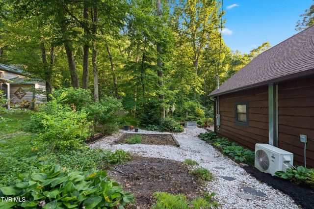 222 Mount Crest Drive, Johnson City, TN 37601