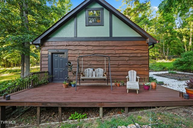 222 Mount Crest Drive, Johnson City, TN 37601