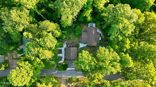 222 Mount Crest Drive, Johnson City, TN 37601