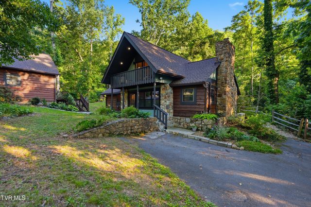 222 Mount Crest Drive, Johnson City, TN 37601