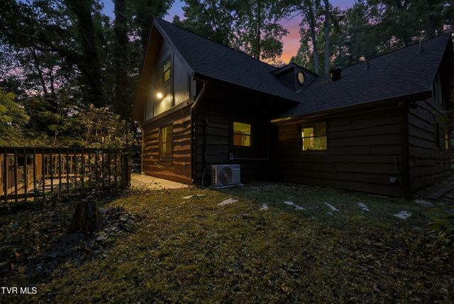 222 Mount Crest Drive, Johnson City, TN 37601