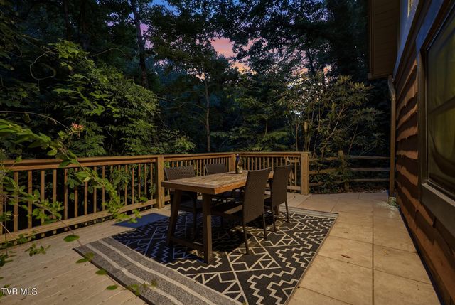 222 Mount Crest Drive, Johnson City, TN 37601