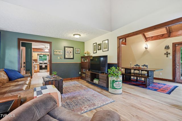 222 Mount Crest Drive, Johnson City, TN 37601