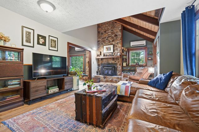 222 Mount Crest Drive, Johnson City, TN 37601