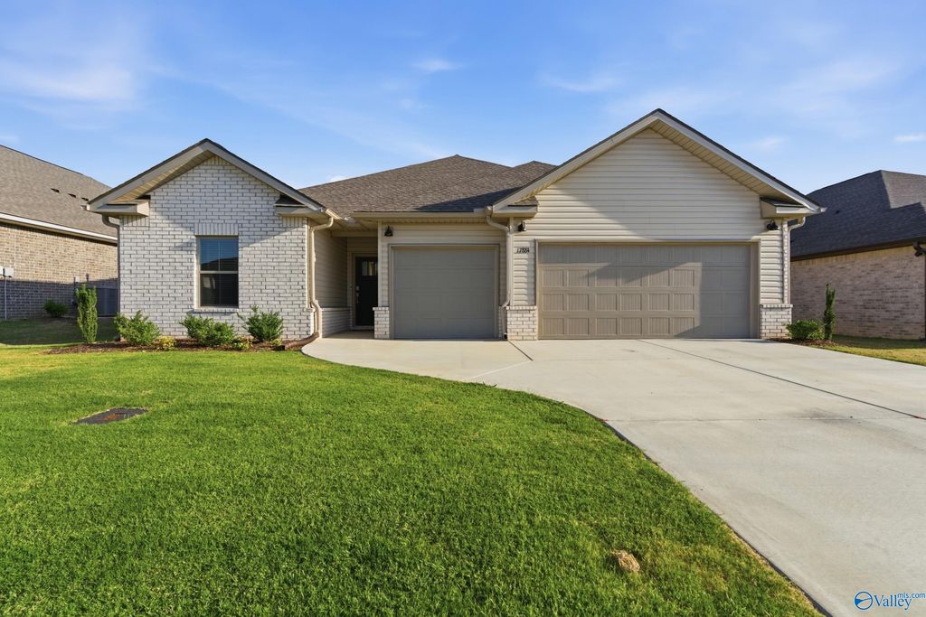 17884 Longleaf Drive, Athens, AL 35611