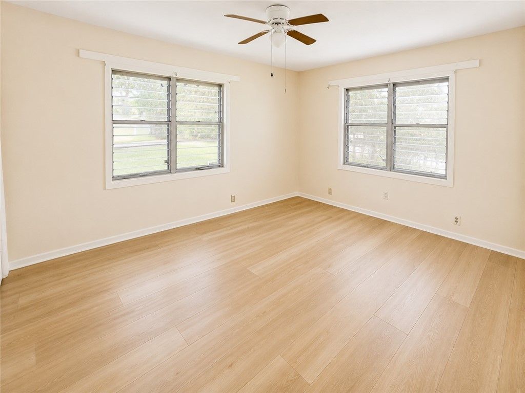 833 Booty St, Sinton, TX 78387 — photo 5