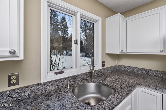 1 Ridgefield Drive, Guilderland, NY 12186