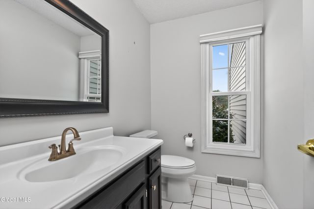 1 Ridgefield Drive, Guilderland, NY 12186