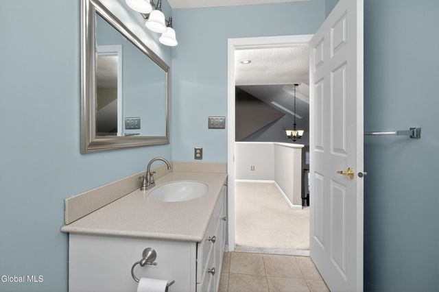 1 Ridgefield Drive, Guilderland, NY 12186