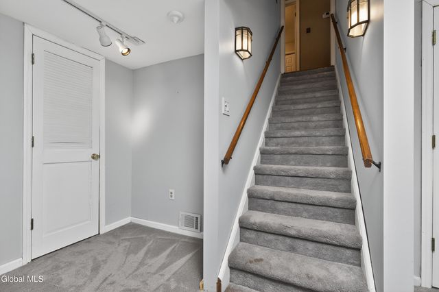 1 Ridgefield Drive, Guilderland, NY 12186