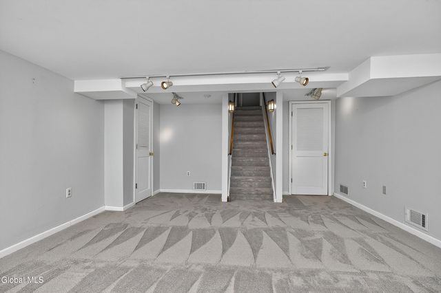 1 Ridgefield Drive, Guilderland, NY 12186