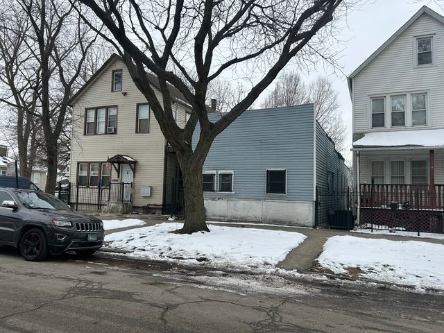 8752 S Exchange Avenue, Chicago, IL 60617