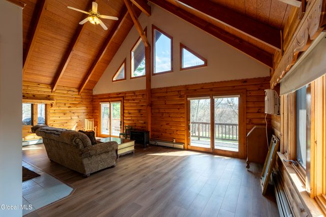 2 Cesta Lane, Troy, NY 12180