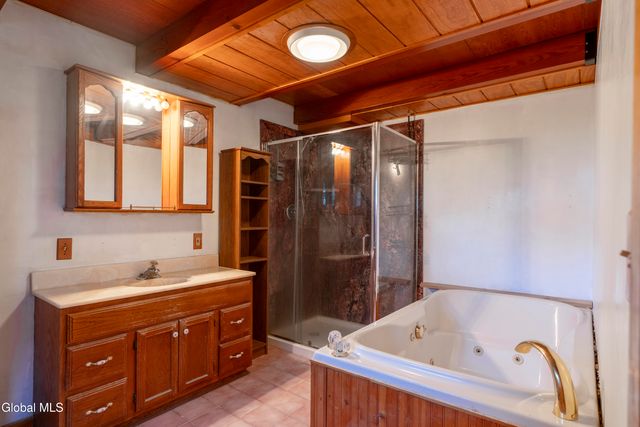 2 Cesta Lane, Troy, NY 12180