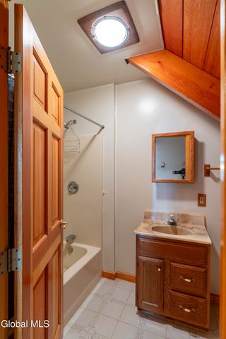 2 Cesta Lane, Troy, NY 12180