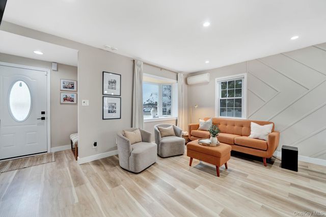 22 Miriam Parkway, Elmont, NY 11003