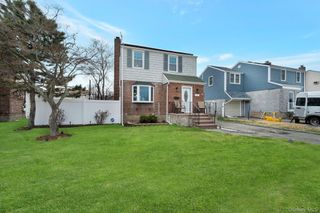 22 Miriam Parkway, Elmont, NY 11003