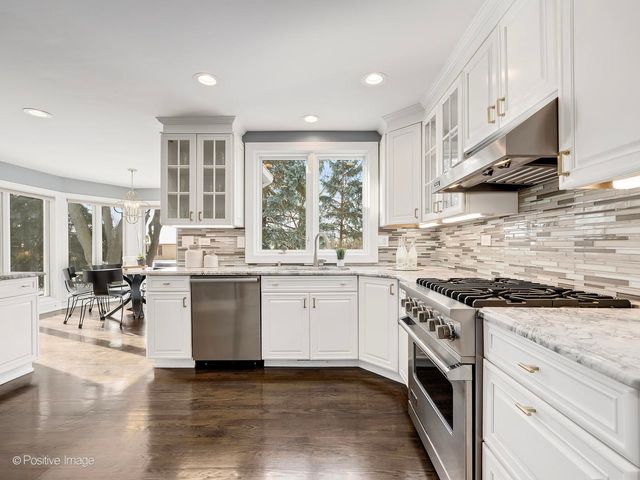 2S630 AVENUE CHATEAUX EAST, Oak Brook, IL 60523