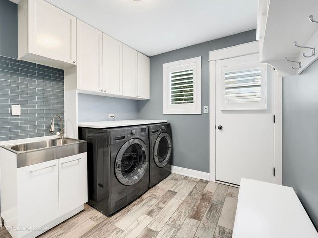 2S630 AVENUE CHATEAUX EAST, Oak Brook, IL 60523