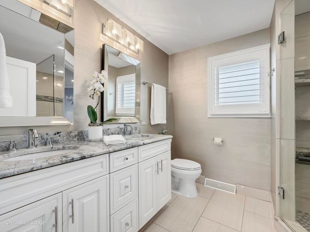 2S630 AVENUE CHATEAUX EAST, Oak Brook, IL 60523