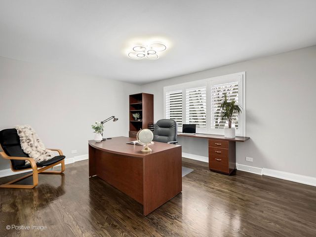 2S630 AVENUE CHATEAUX EAST, Oak Brook, IL 60523