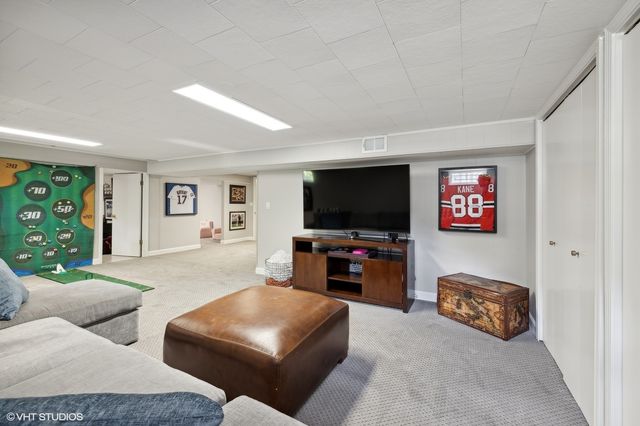 2S630 AVENUE CHATEAUX EAST, Oak Brook, IL 60523