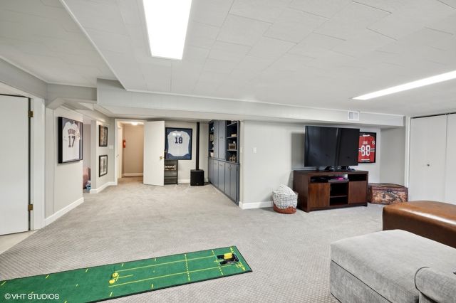 2S630 AVENUE CHATEAUX EAST, Oak Brook, IL 60523