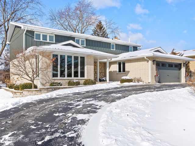 2S630 AVENUE CHATEAUX EAST, Oak Brook, IL 60523