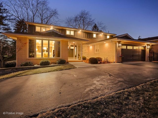 2S630 AVENUE CHATEAUX EAST, Oak Brook, IL 60523