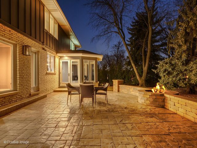 2S630 AVENUE CHATEAUX EAST, Oak Brook, IL 60523