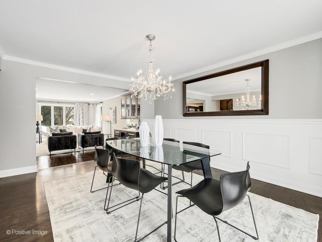 2S630 AVENUE CHATEAUX EAST, Oak Brook, IL 60523