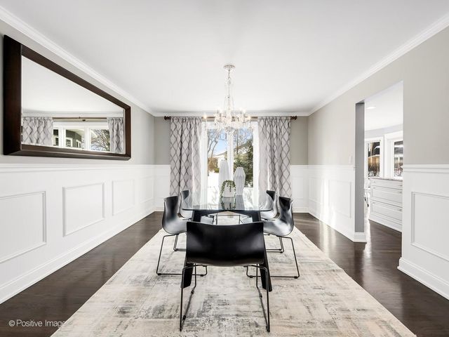 2S630 AVENUE CHATEAUX EAST, Oak Brook, IL 60523