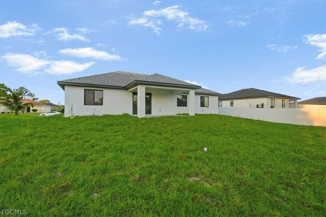 2715 27th ST SW, Lehigh Acres, FL 33976