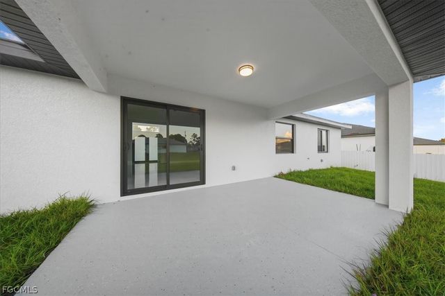 2715 27th ST SW, Lehigh Acres, FL 33976