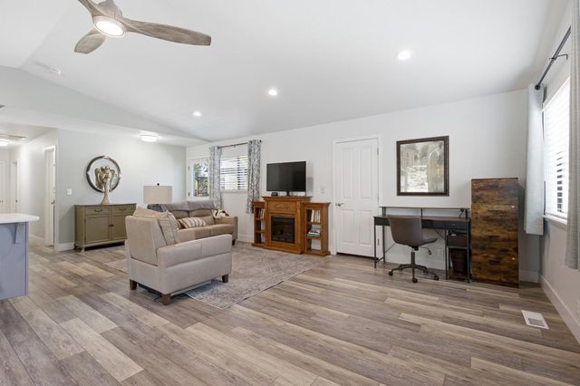14299 Sun Forest Dr, Penn Valley, CA 95946