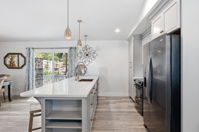 14299 Sun Forest Dr, Penn Valley, CA 95946