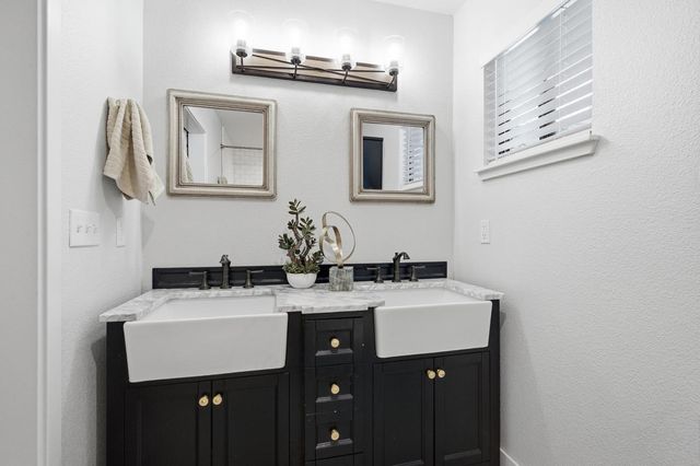 14299 Sun Forest Dr, Penn Valley, CA 95946