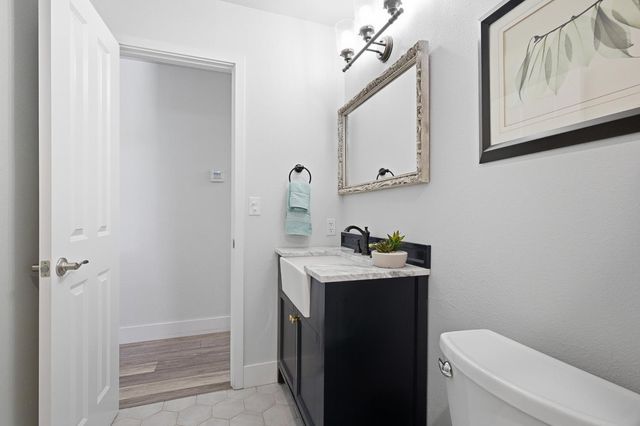 14299 Sun Forest Dr, Penn Valley, CA 95946