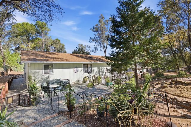 14299 Sun Forest Dr, Penn Valley, CA 95946