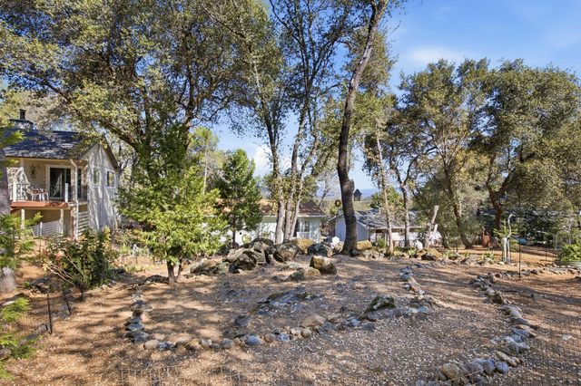 14299 Sun Forest Dr, Penn Valley, CA 95946