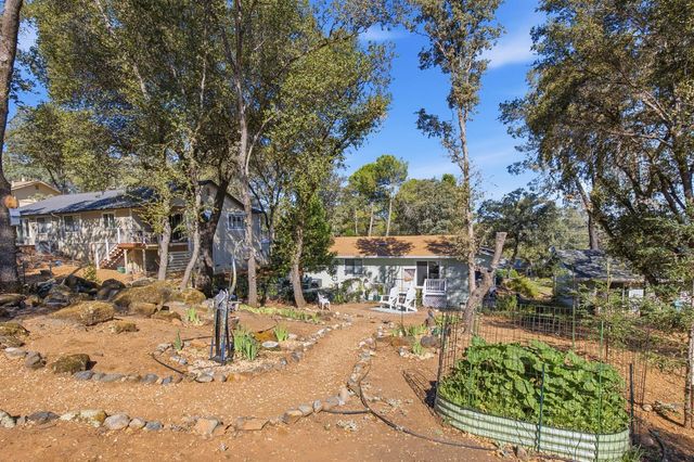 14299 Sun Forest Dr, Penn Valley, CA 95946