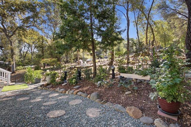 14299 Sun Forest Dr, Penn Valley, CA 95946