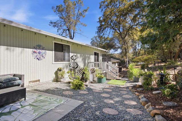 14299 Sun Forest Dr, Penn Valley, CA 95946