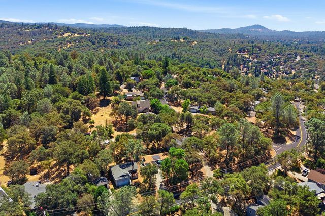 14299 Sun Forest Dr, Penn Valley, CA 95946