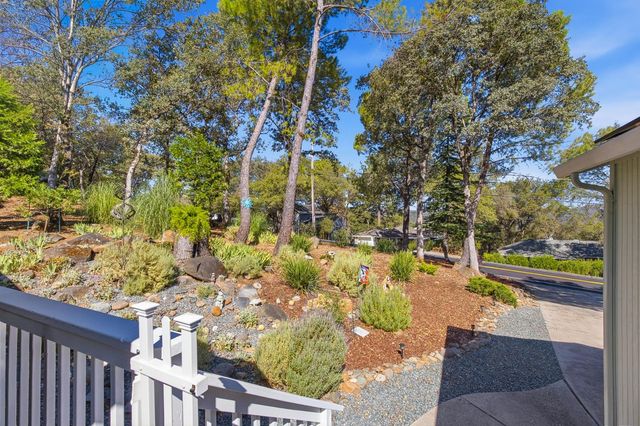 14299 Sun Forest Dr, Penn Valley, CA 95946
