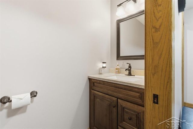 6102 Oak Meadows Court, Midland, MI 48640