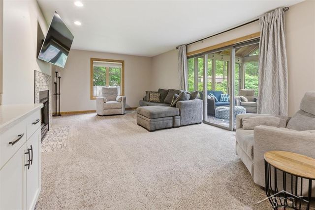 6102 Oak Meadows Court, Midland, MI 48640