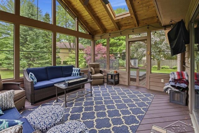 6102 Oak Meadows Court, Midland, MI 48640