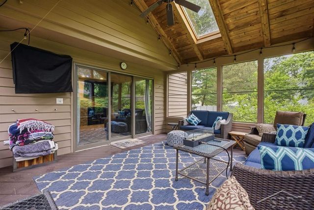 6102 Oak Meadows Court, Midland, MI 48640